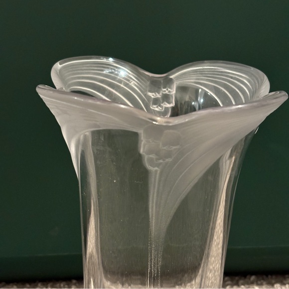 Vintage 6” Mikasa Lily of the Valley Vase in EUC - Picture 6 of 7